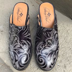 Patricia Nash tooled leather clog heels Sz 7
